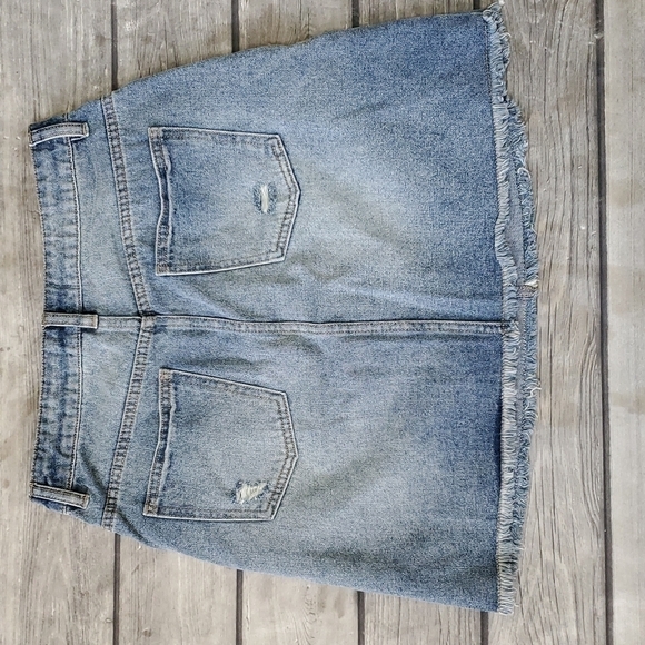 NWT Francesca's Harper Distressed Denim Skirt Sz Med - Picture 5 of 6